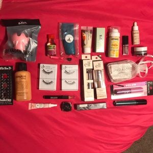Lot of 23 full size & sample makeup & skincare